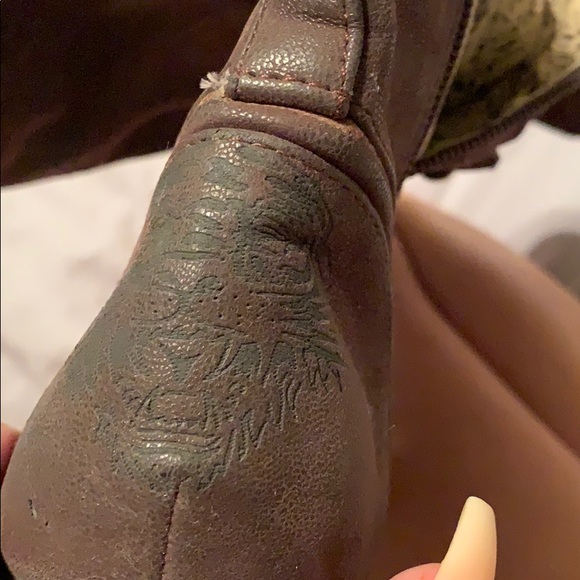 Boots - Picture 3 of 4